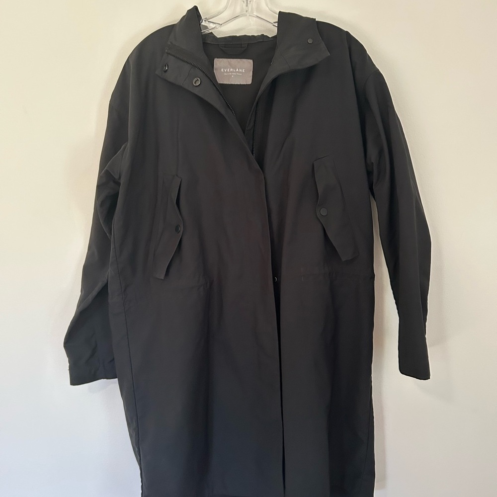 Everlane Black Trench Coat Elegant Structured Design
